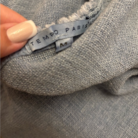 Tempo Paris Blue Linen Top Size M 3/4 Sleeve Frayed Trim Relaxed Fit NWT - Picture 3 of 3